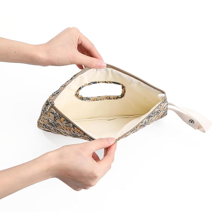 Quilted Baby Wipe Holder Floral Quilted Diaper Pouch Portable Mommy Bag for Travel Stroller Daily Casual (Green)