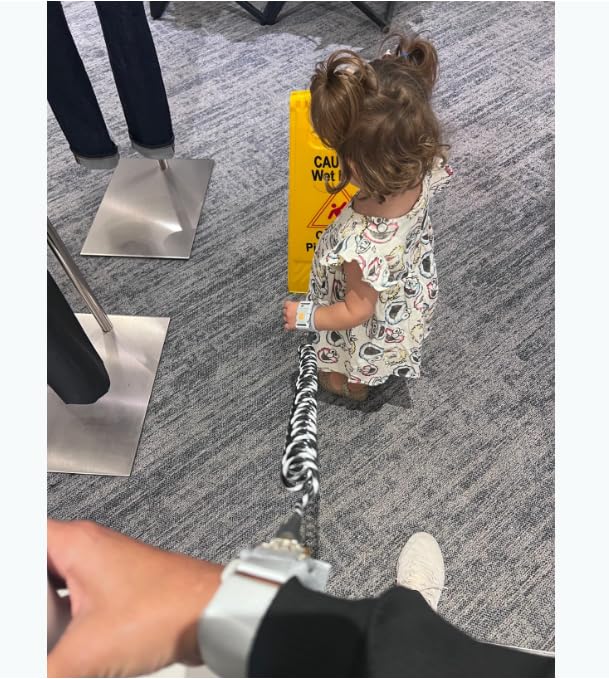 Accmor Anti Lost Wrist Link with Induction Lock, Upgraded Toddler Leash, Reflective Kids Wrist Leash for Baby, Child Walking Wristband Leashes with Magnetic Unlock Design for Outdoor Travel (6.5ft)