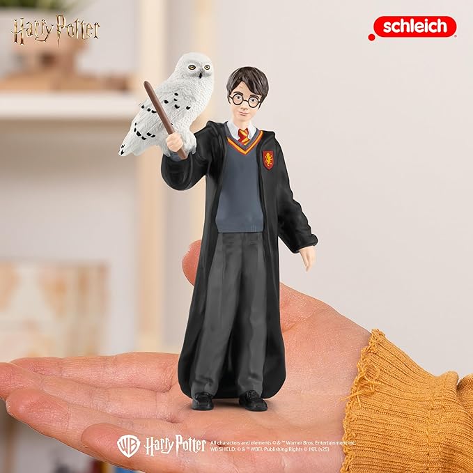 Schleich Harry Potter - 2 PC Harry Potter Set with Snow Owl Toy - Wizarding World Collectible Figures for Kids and Adults - Toys for Ages 6+ | 42633