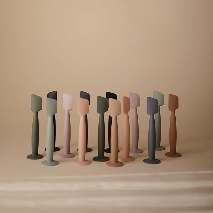 mushie Diaper Cream Applicator Soft Silicone with Suction Base (Soft Lilac)