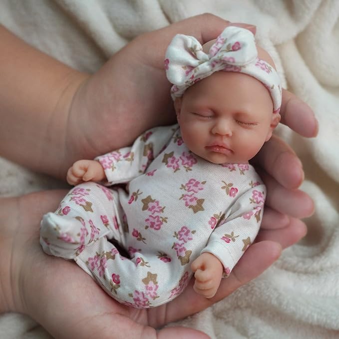7 Inch Reborn Baby Doll ， Silicone Doll Girl Betty, Mini Realistic Newborn Baby Dolls Silicone Full Body with Feeding Accessories