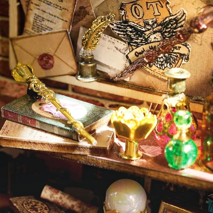 CUTEBEE DIY Miniature Dollhouse Kit, DIY Wooden Dollhouse Kit Miniature House Kit, Mini House Model for Adults and Teens, Creative Room Decorations, Gifts Idea for Family and Friends（Magic House