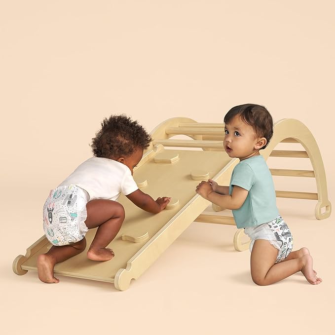 The Honest Company Clean Conscious Diapers for Delicate Skin | Up to 100% Leakproof | Hypoallergenic, Fragrance Free | Gender Neutral | Club Box, Size 4 (22-37 lbs), 54 Count (Prints May Vary)