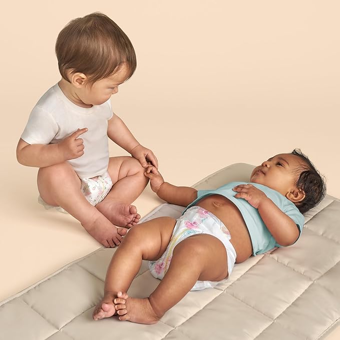 The Honest Company Clean Conscious Diapers for Delicate Skin | Up to 100% Leakproof | Hypoallergenic, Fragrance Free | Girl Prints | Club Box, Size Newborn, 72 Count (Prints May Vary)