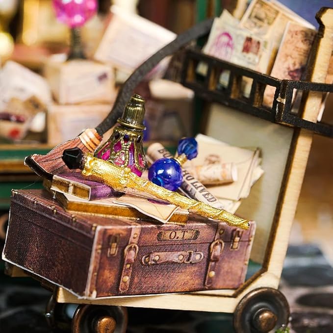 CUTEBEE DIY Miniature Dollhouse Kit, DIY Wooden Dollhouse Kit Miniature House Kit, Mini House Model for Adults and Teens, Creative Room Decorations, Gifts Idea for Family and Friends（Magic House