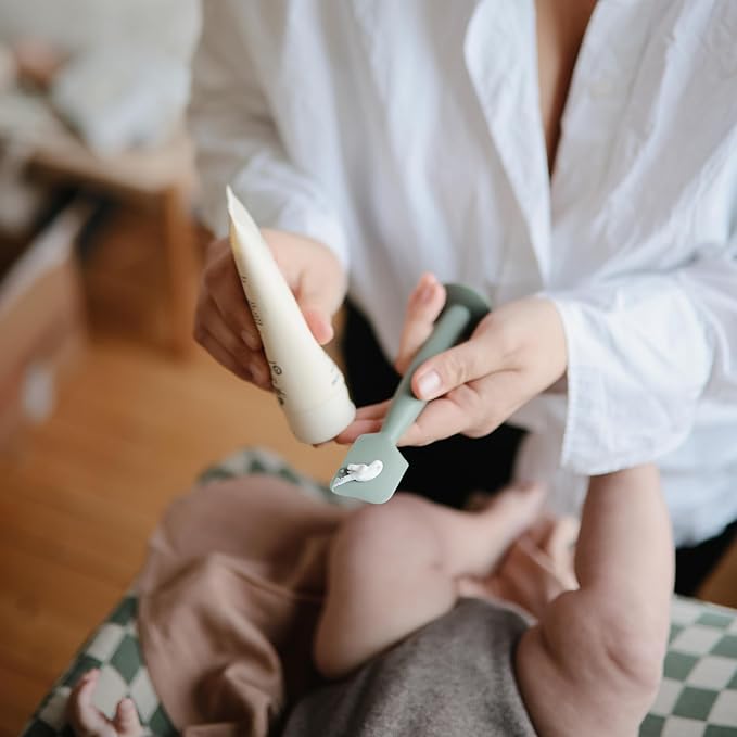 mushie Diaper Cream Applicator Soft Silicone with Suction Base (Dried Thyme)