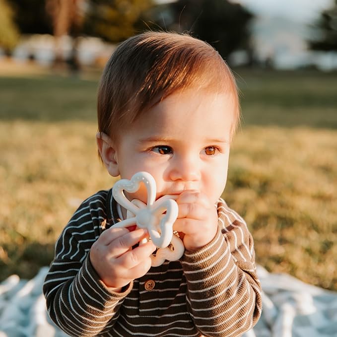 Haakaa Silicone Clover Teether Toy - Food Grade Silicone Teething Toys for Babies 3-6 Months 6-12 Months, Soft & Easy Hold Chew Toy for Infant, BPA Free (Oat)