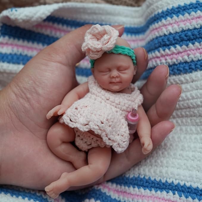 4.5 Inch Mini Reborn Baby Dolls ，Full Silicone Baby Girl Ellie,Tiny Silicone Baby Dolls ，Mini Realistic Newborn Baby Dolls with Clothes Set & Feeding Accessories