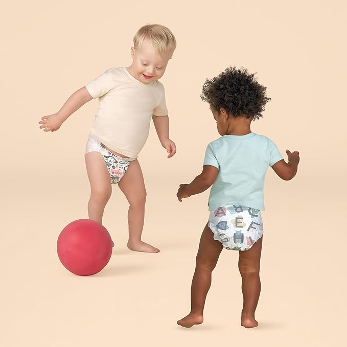 The Honest Company Clean Conscious Diapers for Delicate Skin | Up to 100% Leakproof | Hypoallergenic, Fragrance Free | Gender Neutral | Super Club Box, Size 5 (27+ lbs), 84 Count (Prints May Vary)