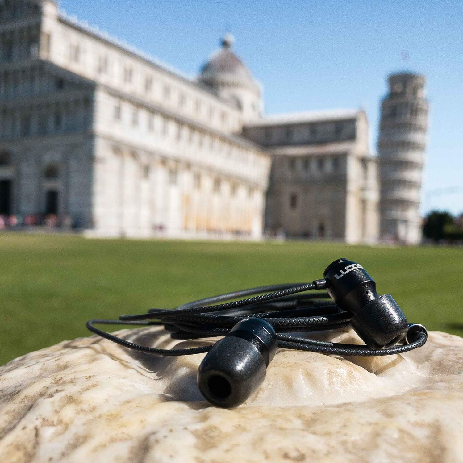 Ludos Clamor Wired Earbuds in-Ear Headphones, 5 Years Warranty, Earphones with Microphone, Noise Isolating Ear Buds for School, Kids, Women, Small Ear