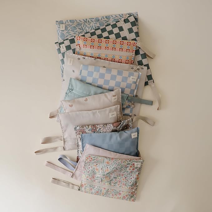 mushie Water Resistant Wet Bags | Large & Small Reusable Storage Bag for Baby Items and Travel | Zippered Pockets with Handle | Machine Washable, Set of 2 (Fog)