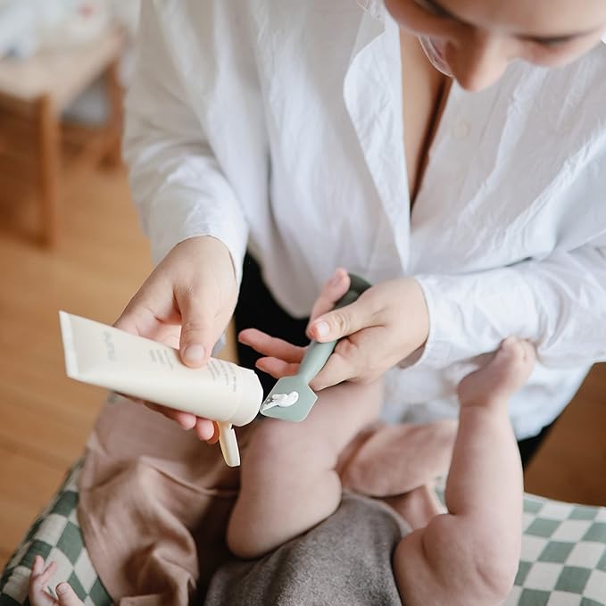 mushie Diaper Cream Applicator Soft Silicone with Suction Base (Navy)