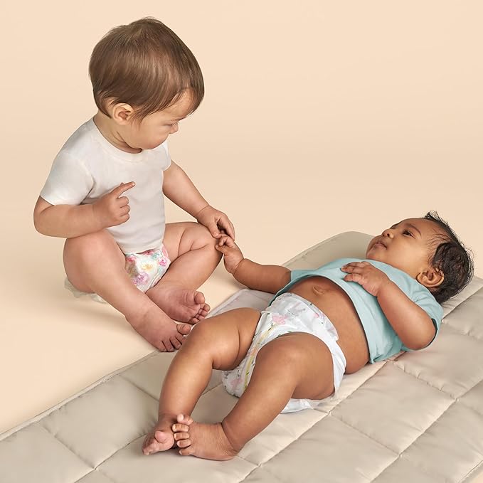 The Honest Company Clean Conscious Diapers for Delicate Skin | Up to 100% Leakproof | Hypoallergenic, Fragrance Free | Girl Prints | Club Box, Size 1 (8-14 lbs), 78 Count (Prints May Vary)