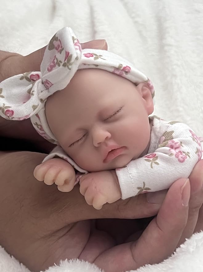7 Inch Reborn Baby Doll ， Silicone Doll Girl Betty, Mini Realistic Newborn Baby Dolls Silicone Full Body with Feeding Accessories