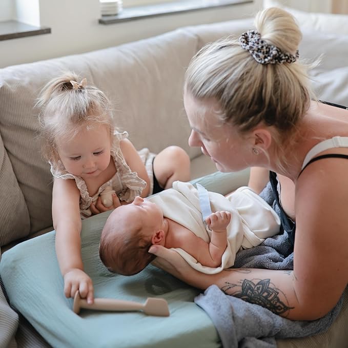 mushie Diaper Cream Applicator Soft Silicone with Suction Base (Cambridge Blue)