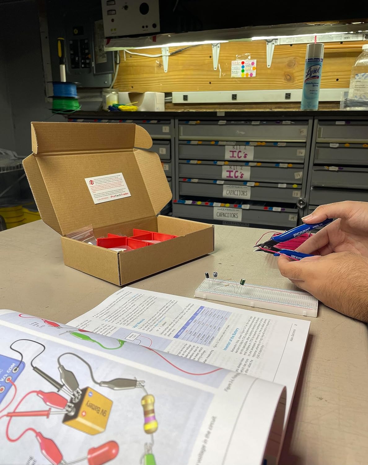 Make: Electronics 3rd Ed Kit 1 Economy - Beginner, Intermediate, & Advanced (Teen - Adult) Component Pack for The Experiments in Make: Electronics 3rd Ed by Charles Platt - Covers Sections 1-3