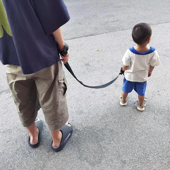 Anti Lost Walking Wrist Strap Escape Proof Leash with Adjustable Tether and Lock Buckle for Children Autism Special Child Secure Autism ADHD Adult Sized Lockable Coiled Link Cuff (1, Fits All)