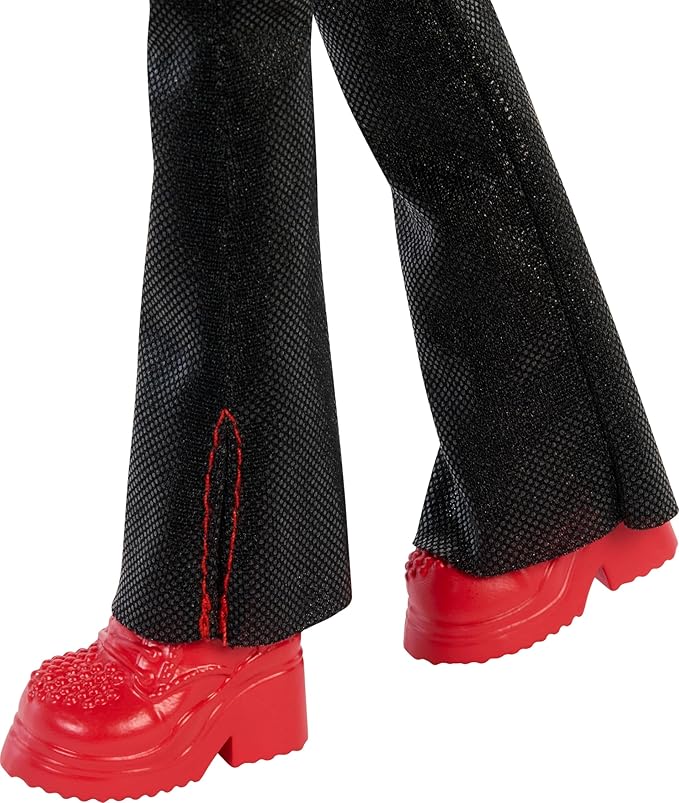 Mattel Disney Descendants: The Rise of Red Doll – Singing Doll with Movie-Inspired Clothes & Accessories, Sings “Red”