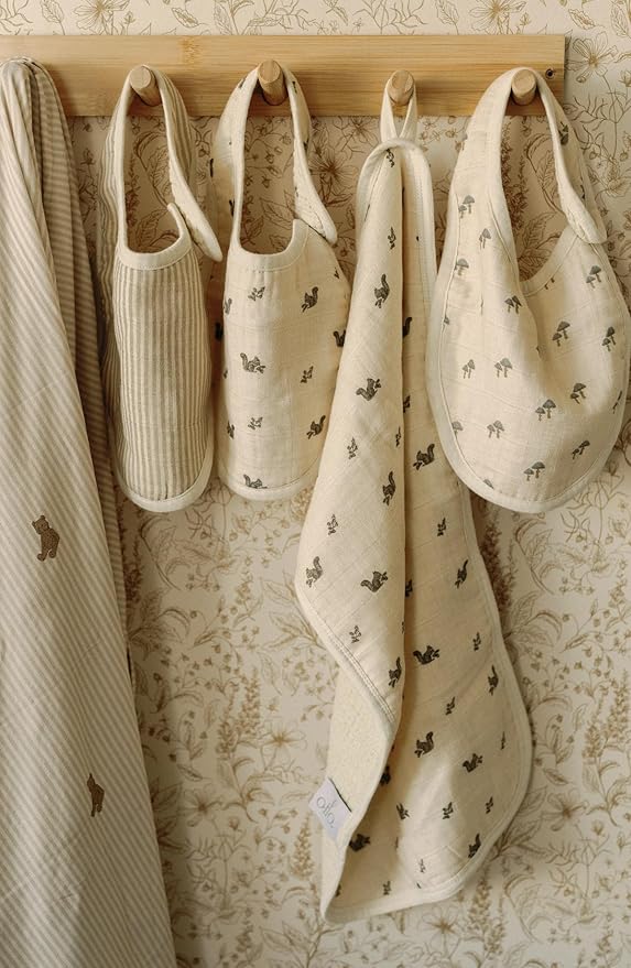 Oilo Burp Cloth 2-Pack Set, Large (12" X 22"), Organic Premium Cotton 4-Way Muslin, Luxuriously Soft, Super Absorbent, & Durable, Machine Washable, Mushroom & Squirrel
