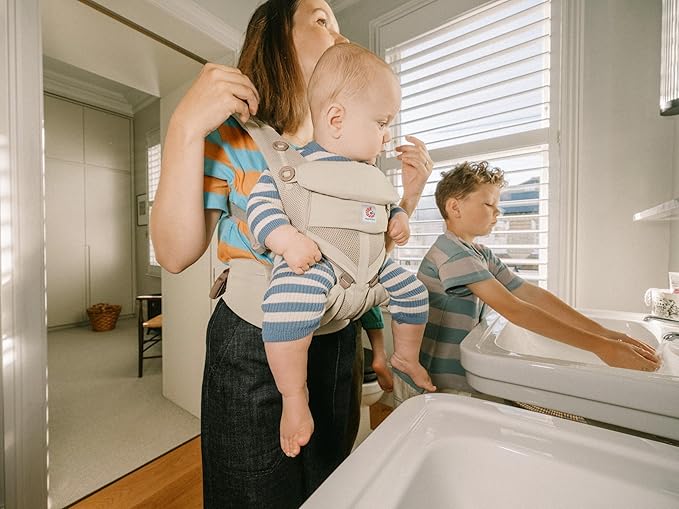 Ergobaby Omni Classic Baby Carrier Newborn to Toddler - Breathable Baby Carriers for Summer - All-Position Carrier with Lumbar Support (7-45 Pounds), Mesh, Natural Beige