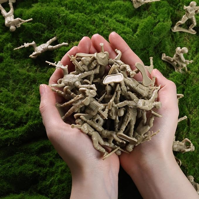 3 Otters 100PCS Army Men Toy Soldiers, Army Men Playset Plastic Soldier Figures Multiple Poses for Boys Birthday Gift Yellow