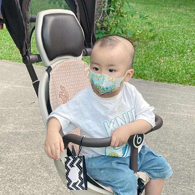 Wet Wipes Dispenser，Baby Wipe Holder with 2 Pcs Portable Travel Wipes Container，refillable wipes container with Moisture Resistant Seal for travel, Office and Home.（Blue）