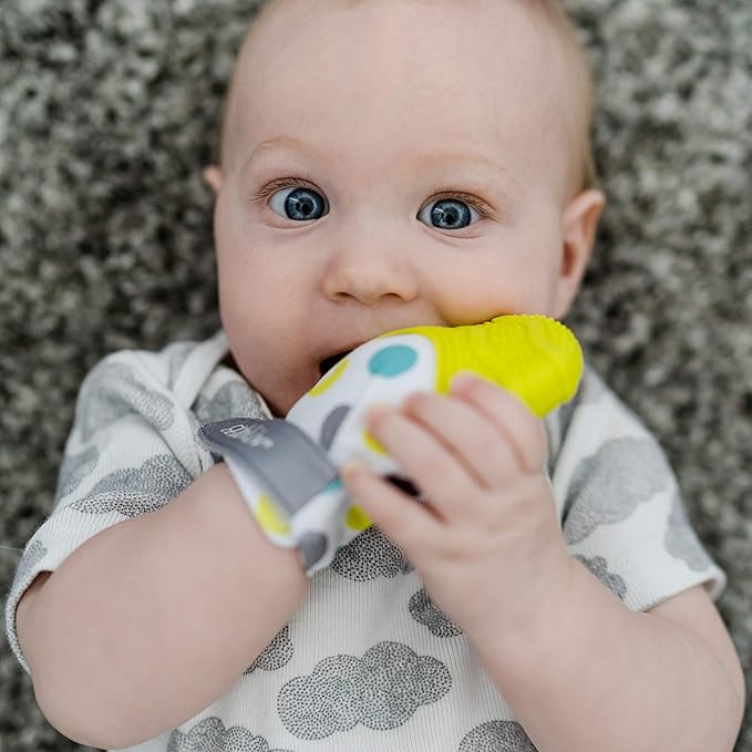 bblüv - Glüv - Original Silicone Baby Teething Mitten with Opposable Thumb, Self Soothing Teether Toy, Includes a Storage Bag (Lime)