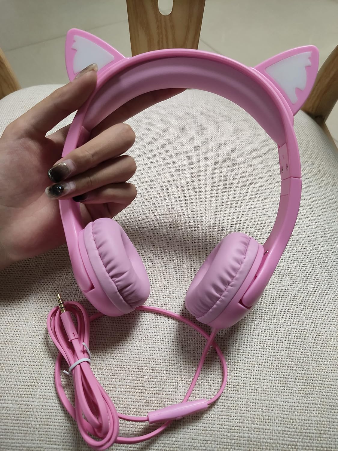 Olyre Girls Headphones with LED Light Up Cat Ears and Sharing Port 85db Volume Limited Kids Headphones,On-Ear LED Children Earphones for School Learning Travel - All Pink