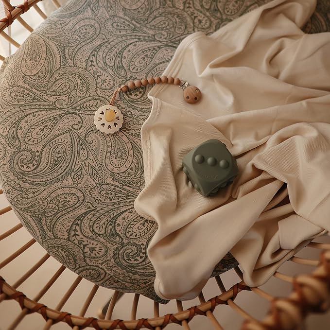 mushie Extra Soft Muslin Fitted Crib Sheet | 192 Thread Count | 28"x 52" (Green Paisley)